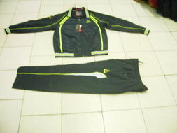 福州榮登貿易 以公雞運動套裝為核心的全品類服飾零售批發服務商